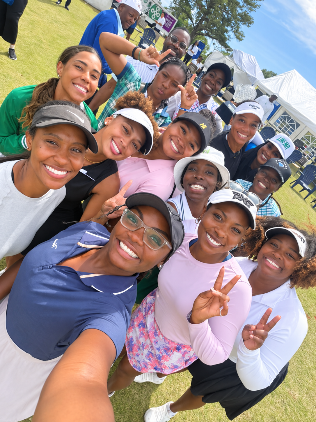 Sapphire Golf Tour players smiling together at a golf event